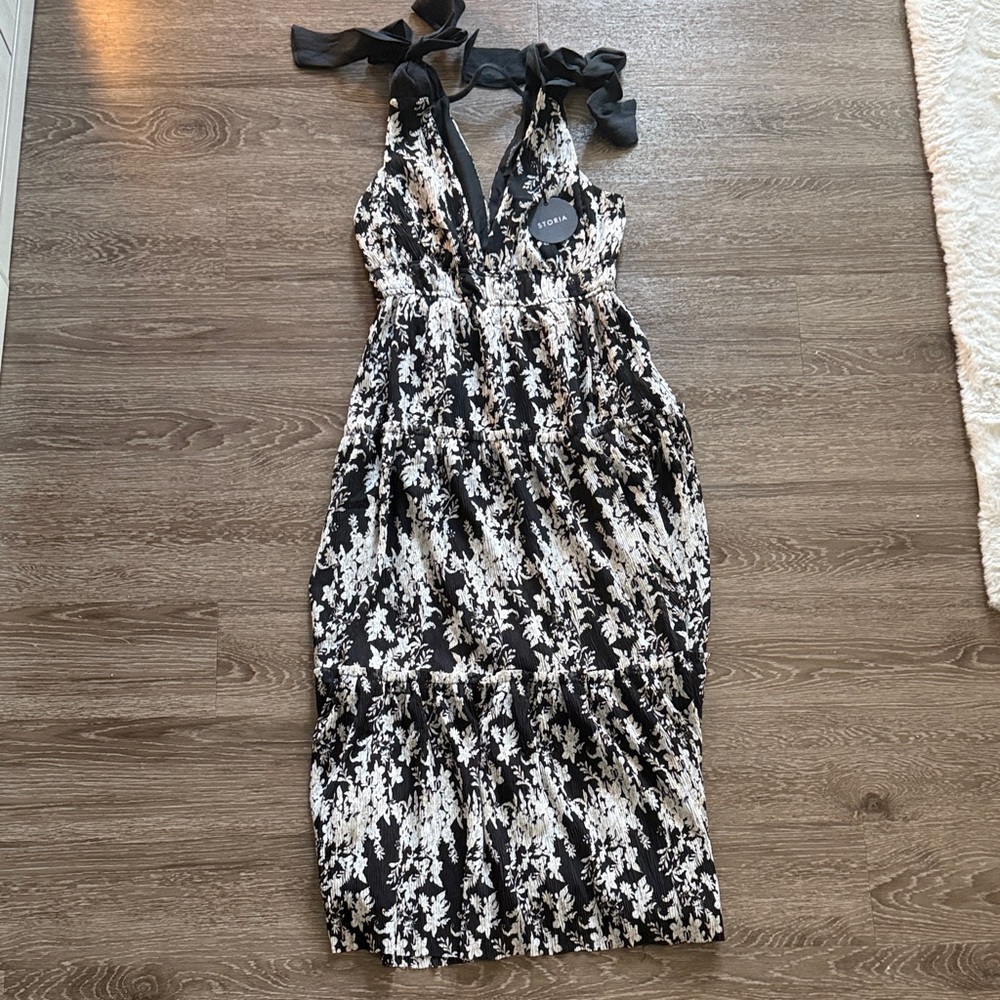 Storia Black and Cream Floral Midi Dress
